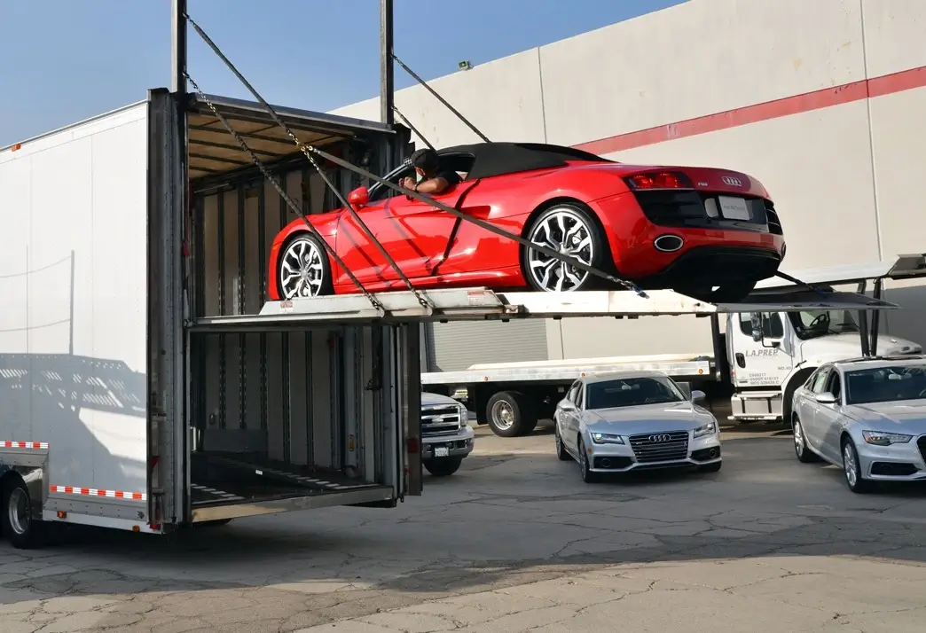 enclosed -car_transporting